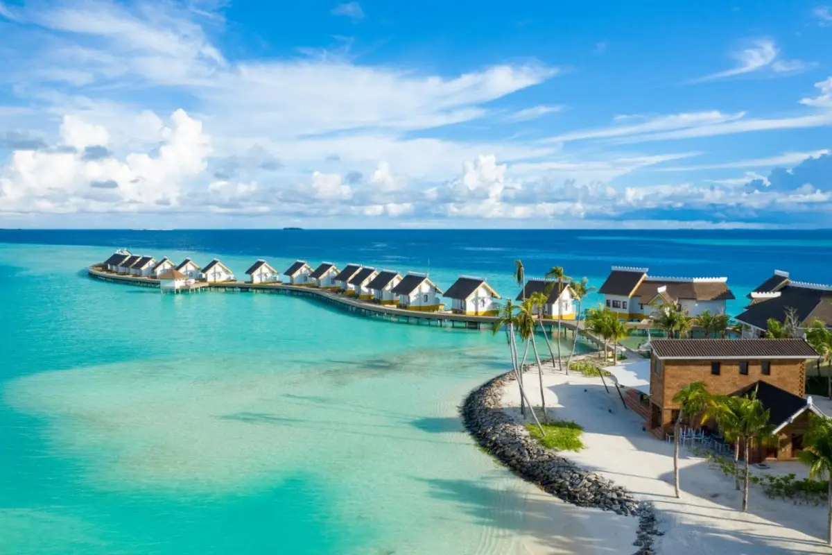 Maldives Luxury Escape: Lagoon Bliss and Ocean Romance